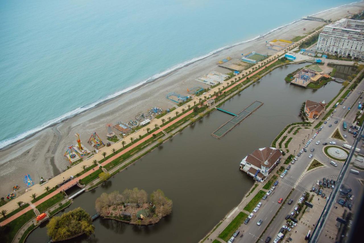 Premium Aparthotel With Sea View 巴统 外观 照片