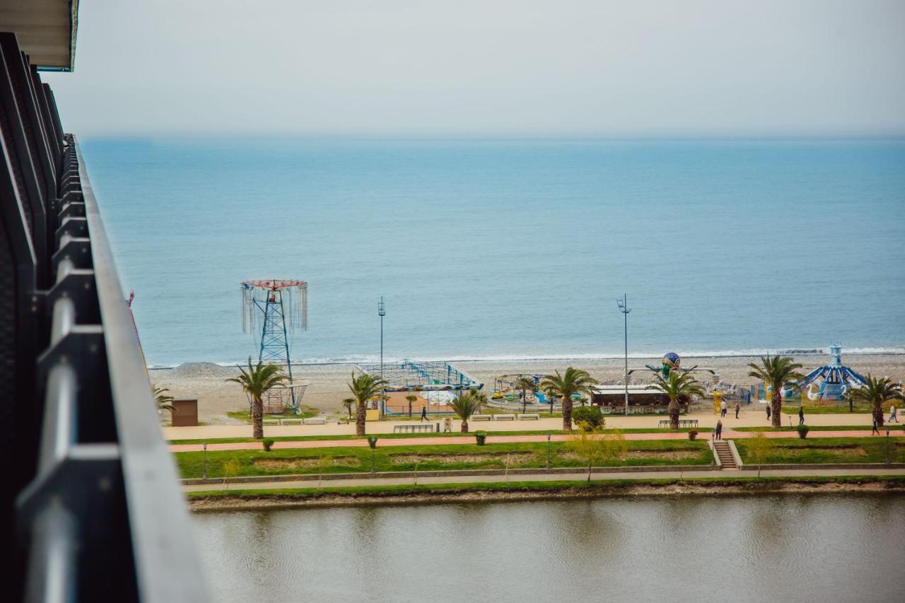 Premium Aparthotel With Sea View 巴统 外观 照片