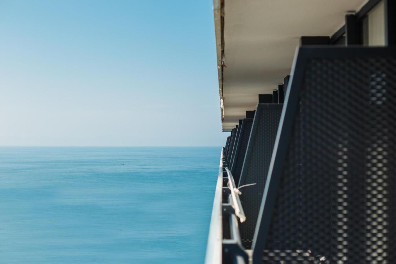 Premium Aparthotel With Sea View 巴统 外观 照片