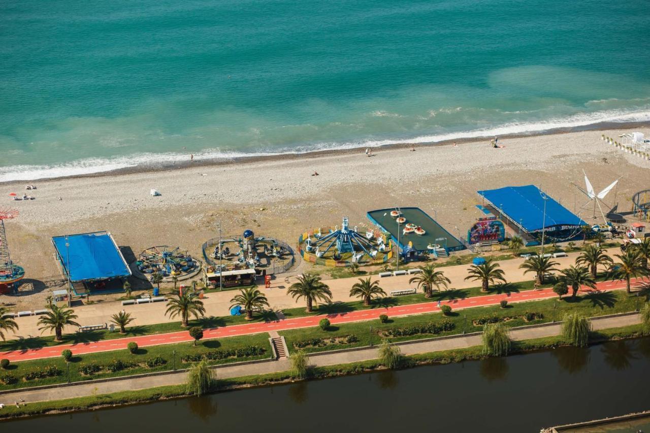 Premium Aparthotel With Sea View 巴统 外观 照片